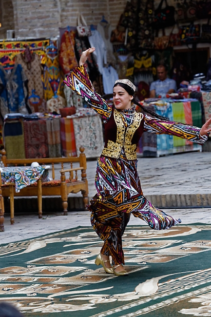 Défilé de mode, concert, danses-017